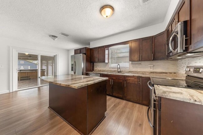 Photo - 3128 W Varn Ave