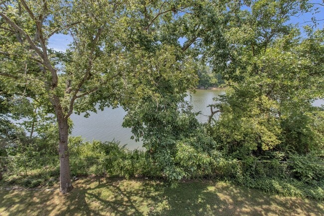 Photo - 515 Basswood Ave Unidad F69