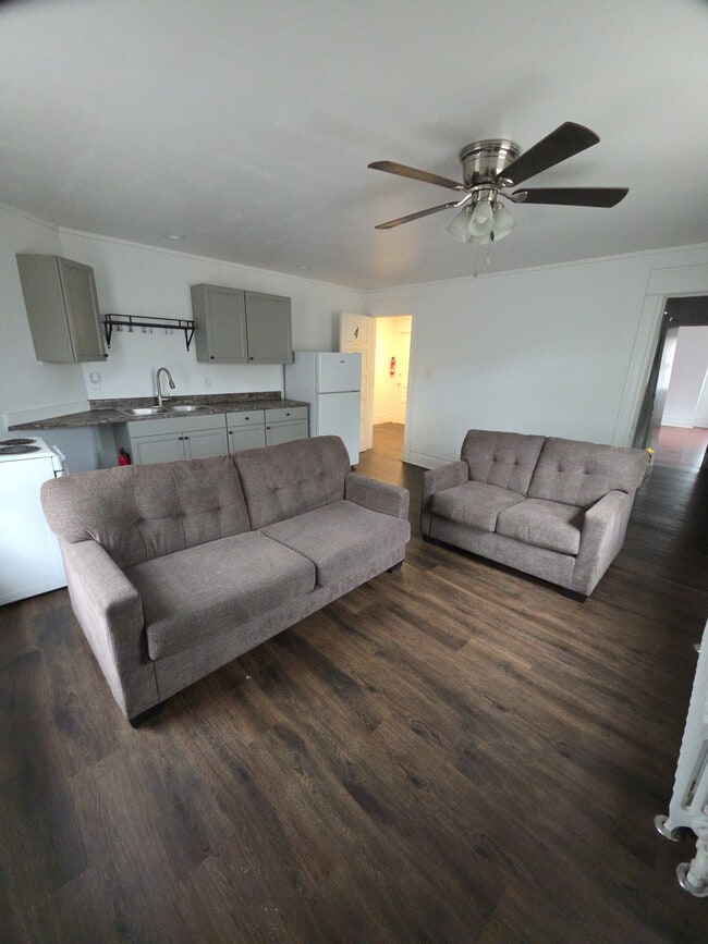 Building Photo - 403 Locust Ave Unit Apartment 4
