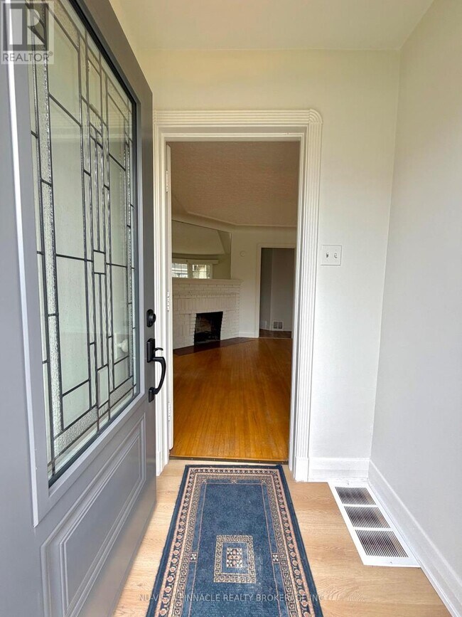 Photo - 7061 Longwoods Rd