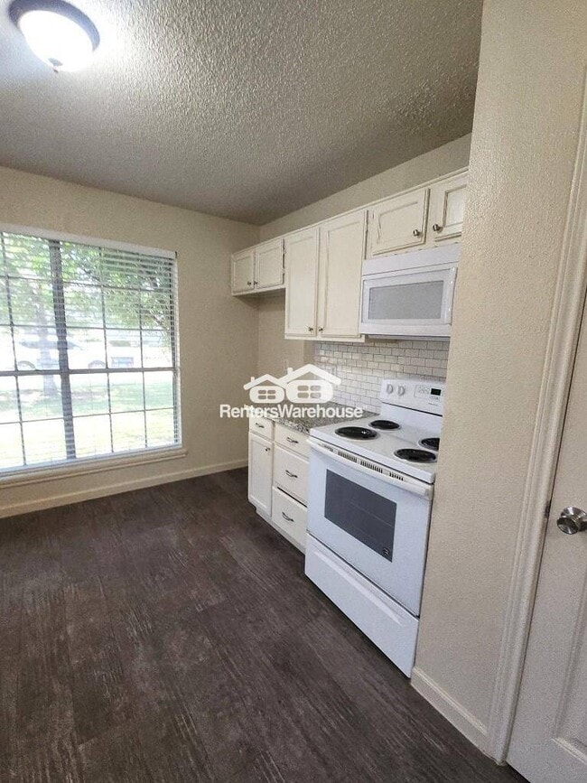 Photo - 3835 Brookwind Dr