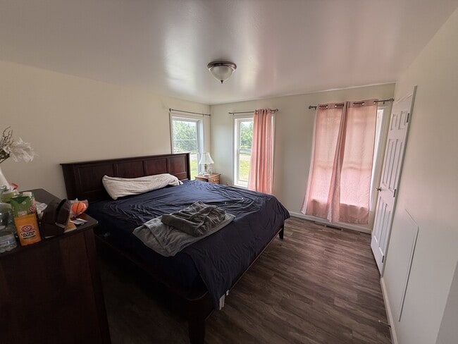 Photo - 1258 Warren Rd