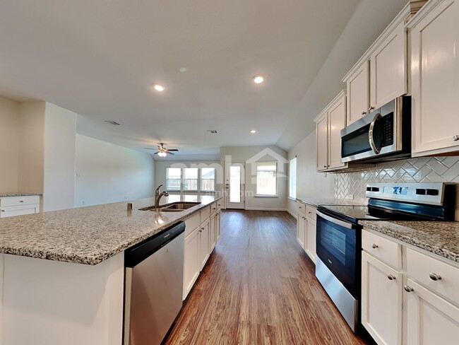 Photo - 463 Silverstone Dr