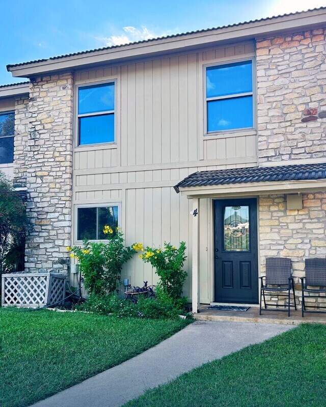 Photo - 300 Lucy Ln Unit #4