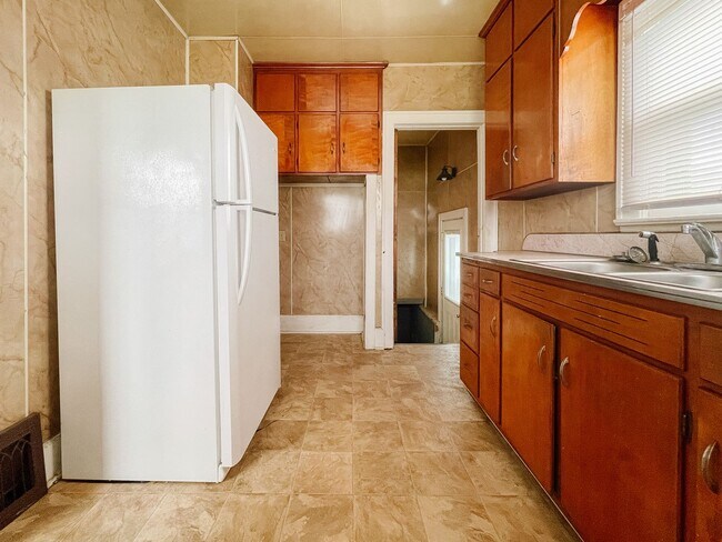 Photo - 1317 W Memorial Dr