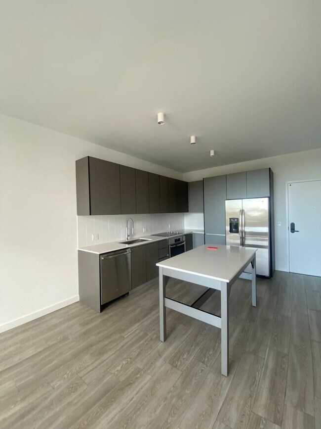 Photo - 558 NW 30th St Unidad A7