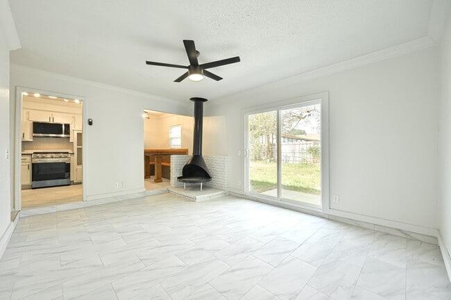 Photo - 2525 SE 47th St