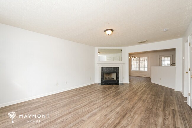 Photo - 2040 Manhattan Pkwy