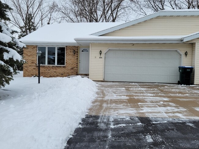 Front - 2231 Cloudview Ct