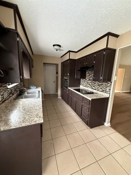 Photo - 614 Circle Creek Dr