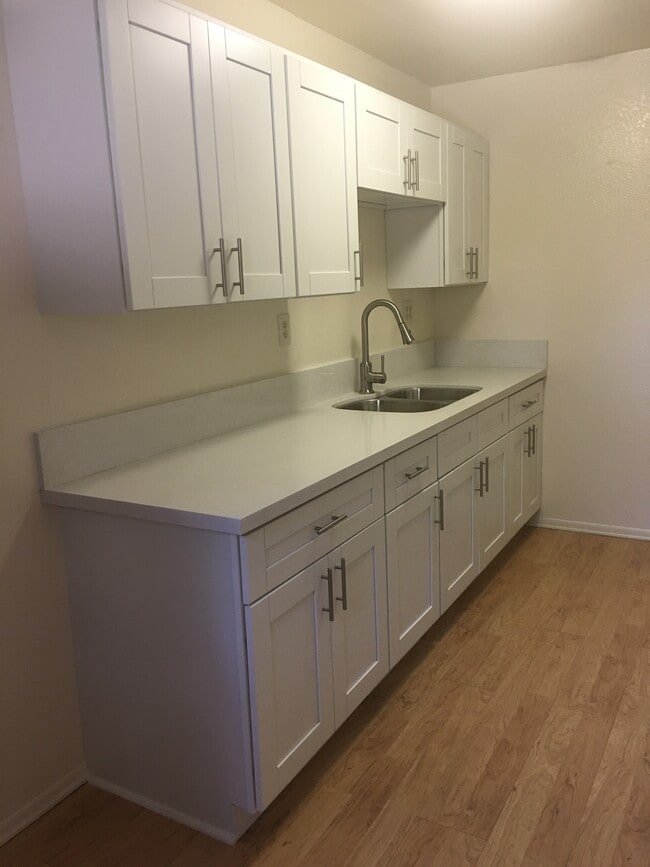 Photo - 853-861 N Raymond Ave