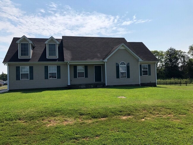 Building Photo - 3 bedroom 2 bath with unfinished Area-Storage Rental