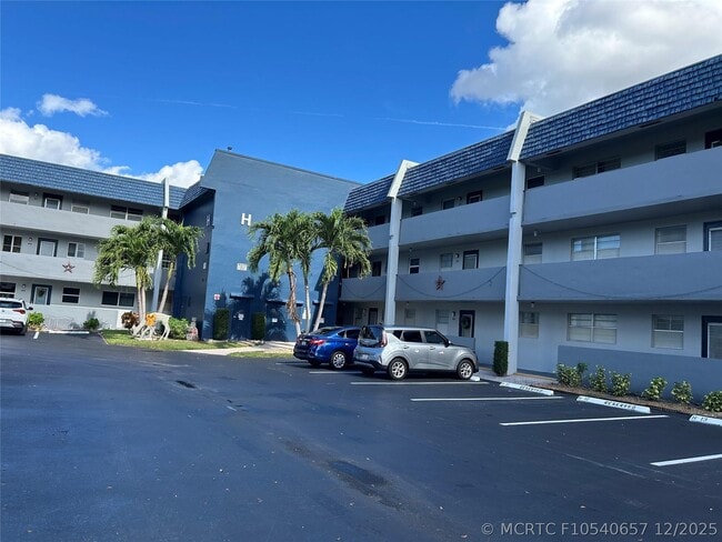 Building Photo - 7807 Golf Cir Dr Unit 205