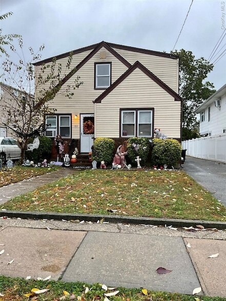 Building Photo - 83 Adams St