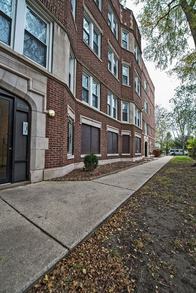 Photo - 7914-16 S Kingston Ave Chicago, IL 60617