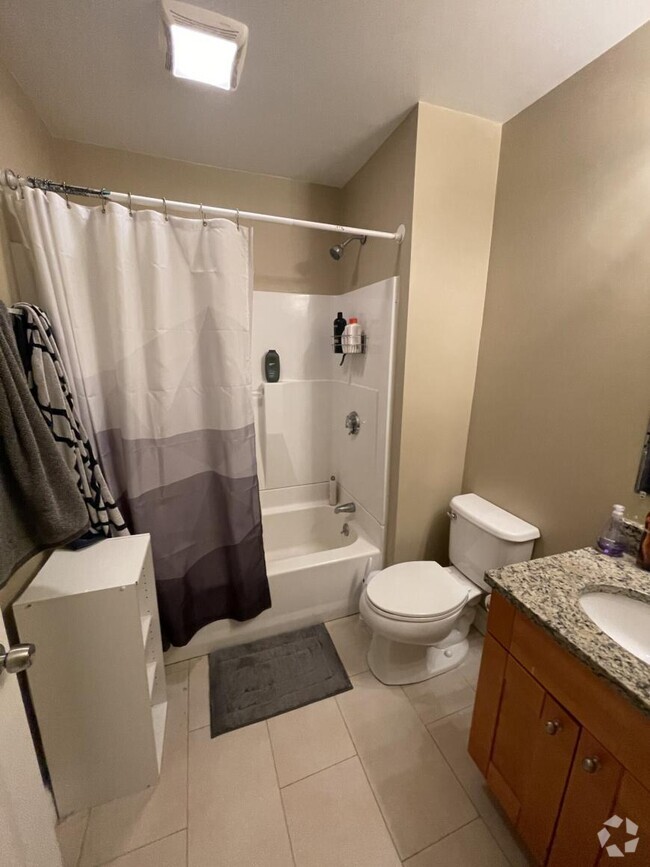 Building Photo - 4 bedroom in Brookline MA 02446 Unit 5 Rental