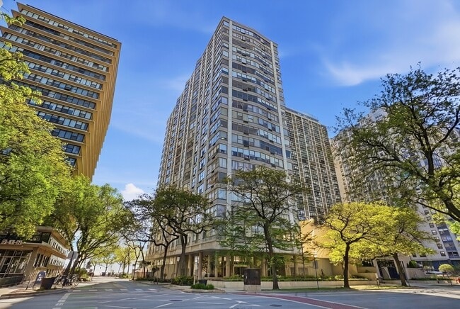 Building Photo - 5757 N Sheridan Rd Unit 20D