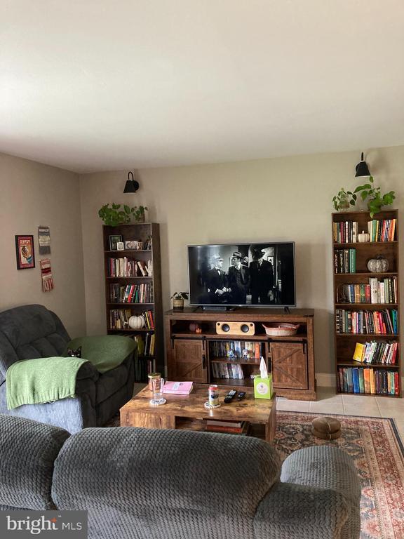 Building Photo - 15 Buttonwood Rd