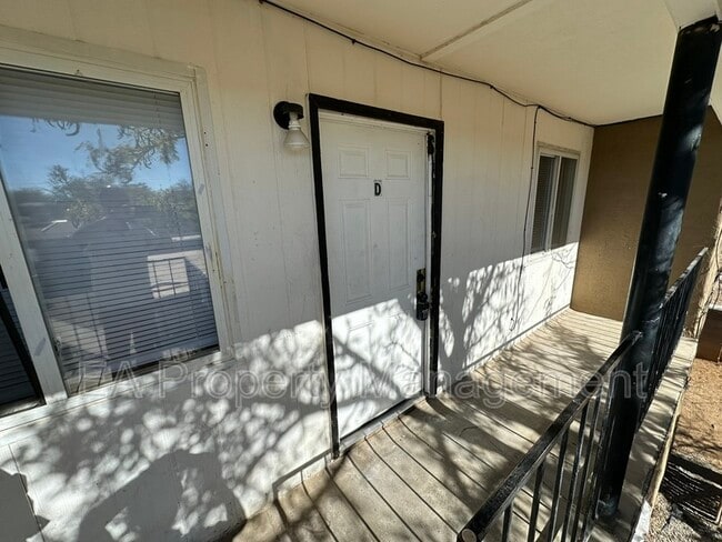 Photo - 308 Virginia St NE