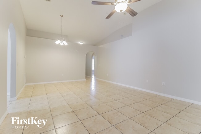 Photo - 253 McKay Blvd