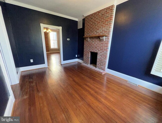 Photo - 103 E 7th St