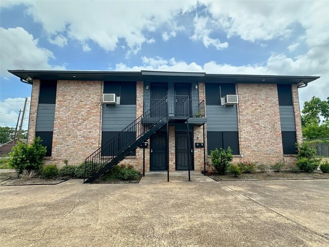 Building Photo - 5418 Weaver Rd Unit D