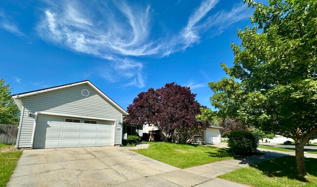 3 bedroom ranch style home- Newly Renovated!! - 3 bedroom ranch style home- Newly Renovated!!