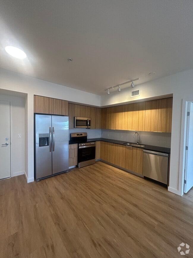Building Photo - 984 E 27th St Unit C2 Rental
