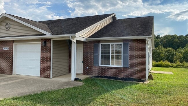 Building Photo - 2 Bedroom, 2 Bathroom Duplex, Close to Ft ... Rental