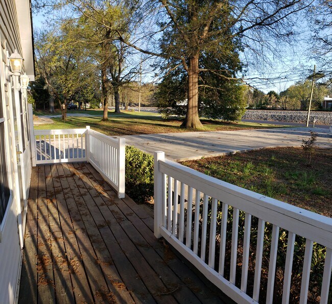 Front patio - 3850 Southside Dr