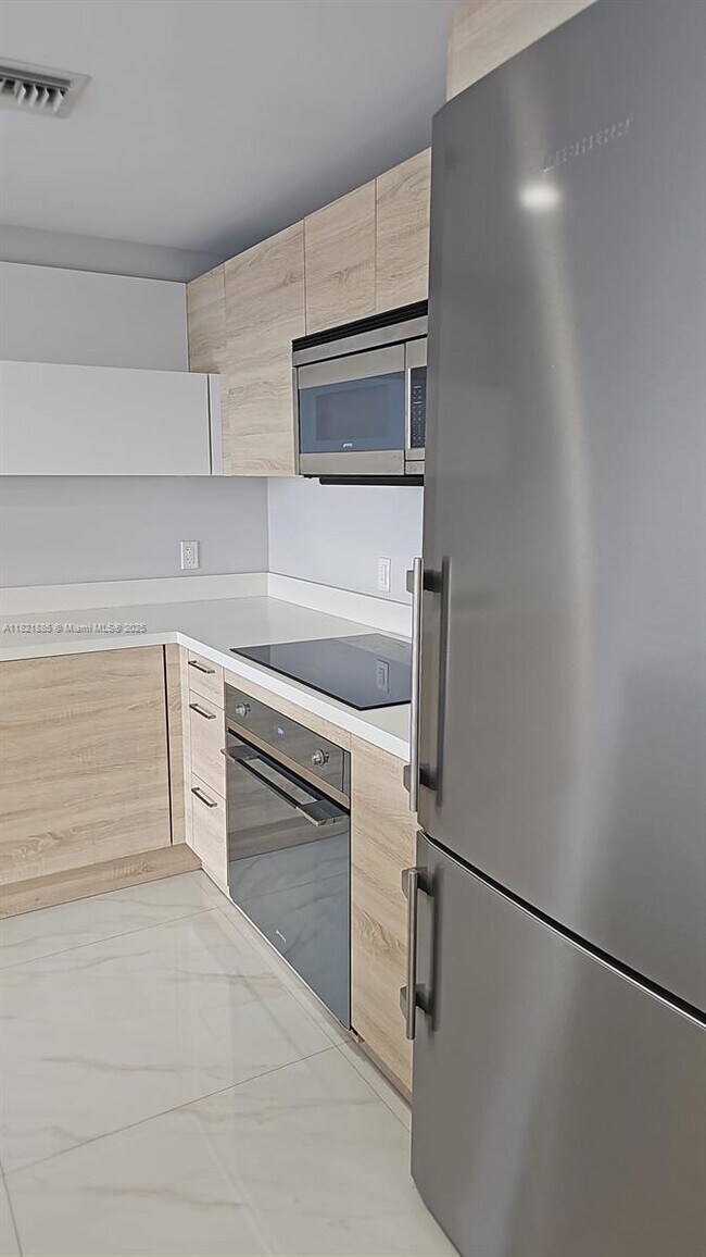 Photo - 16385 Biscayne Blvd Unit 902