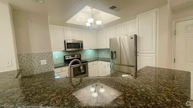 Building Photo - Beautiful 3 bedroom, 2 bath condo in La Jo...