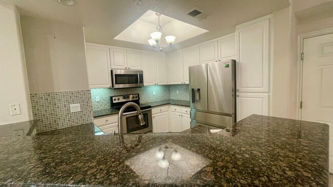 Building Photo - Beautiful 2 bedrooms + Den/Office or Bonus... Rental