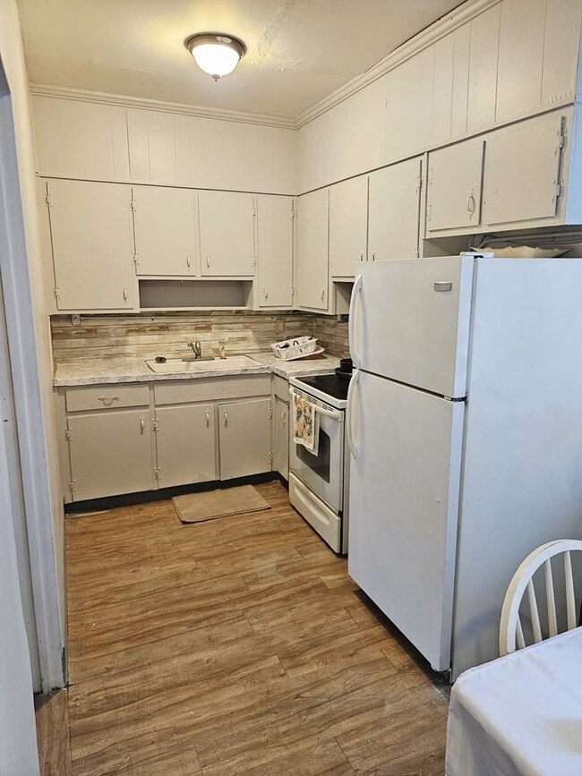602 Henry St Unit 1B