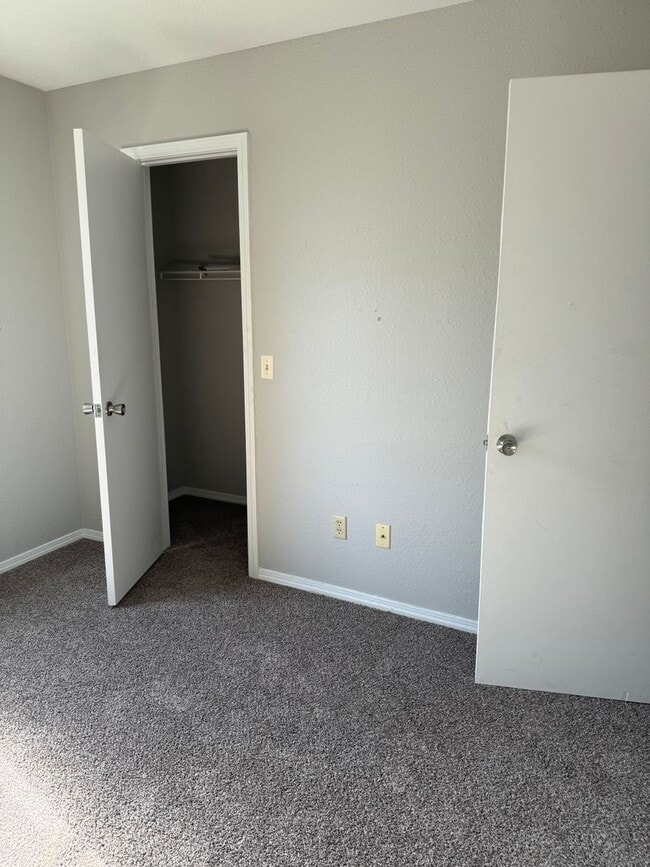 1005 E Division St Unit D