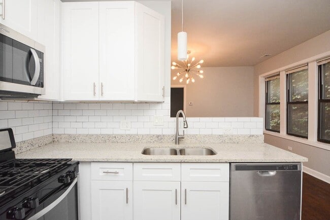 Photo - 3311 N Harding Ave Unit 1N