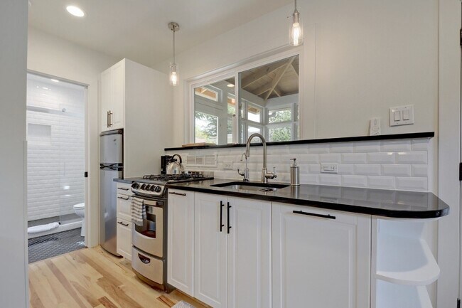 Photo - 4518 Red River St