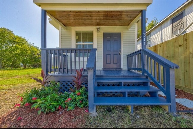 Building Photo - 3911 Winnie St Rental