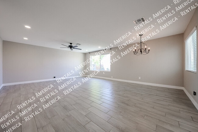 Building Photo - 2902 W Straford Dr