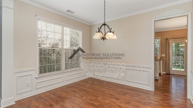 Photo - 144 Stanwick Dr