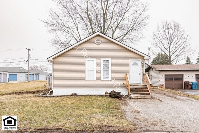 Building Photo - Available now!! $200 off first months rent!!