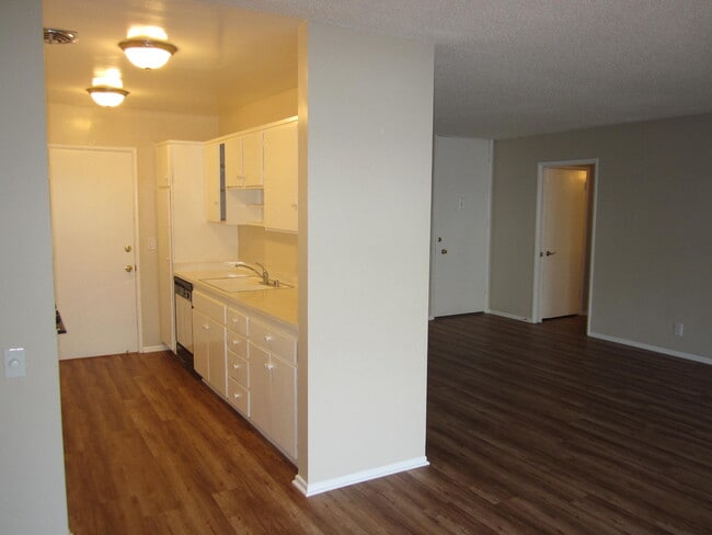 Photo - Harvard Apartments