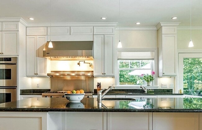 Photo - 980 Hale St