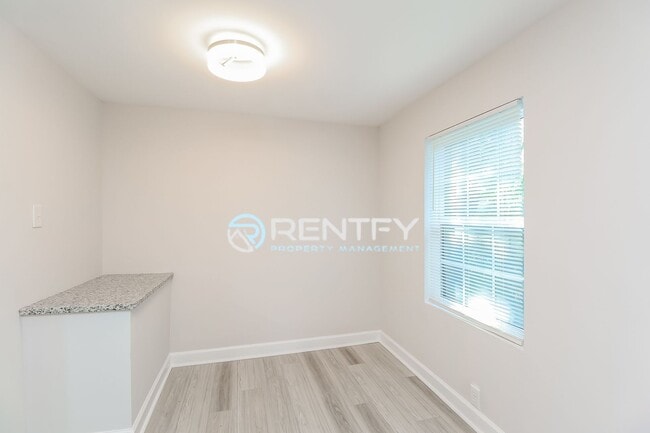 Photo - 9304 Legranger Rd
