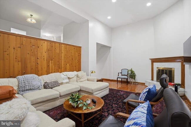 Photo - 102 Eaton Dr