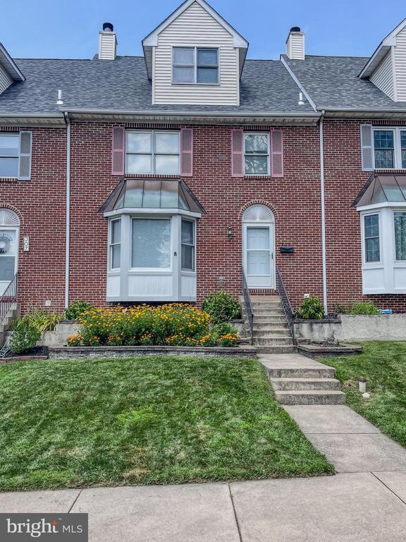 Photo - 305 W Broad St Townhome