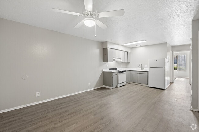 1BR, 1BA - 548SF - Kitchen and Living Room