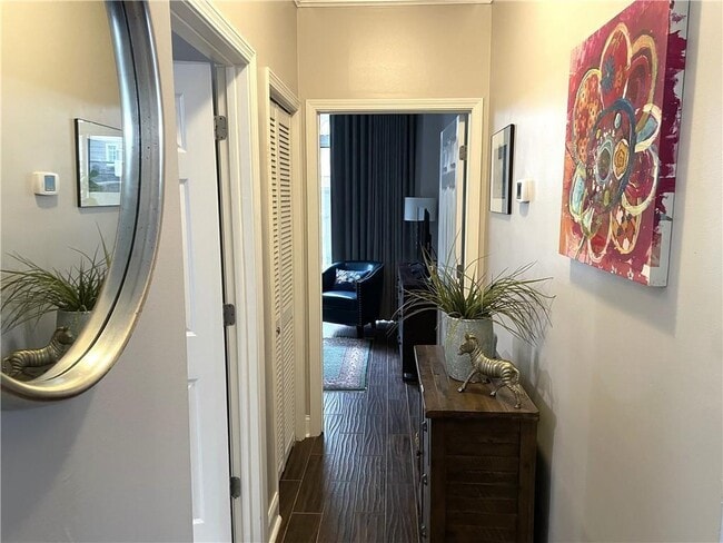 Building Photo - 2479 Peachtree Rd Unit 105 Rental