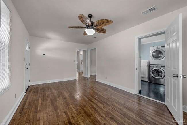 Photo - 303 SE Gilliland Rd