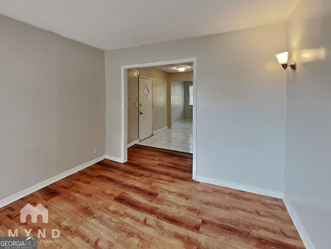 Photo - 450 Fairburn Rd NW